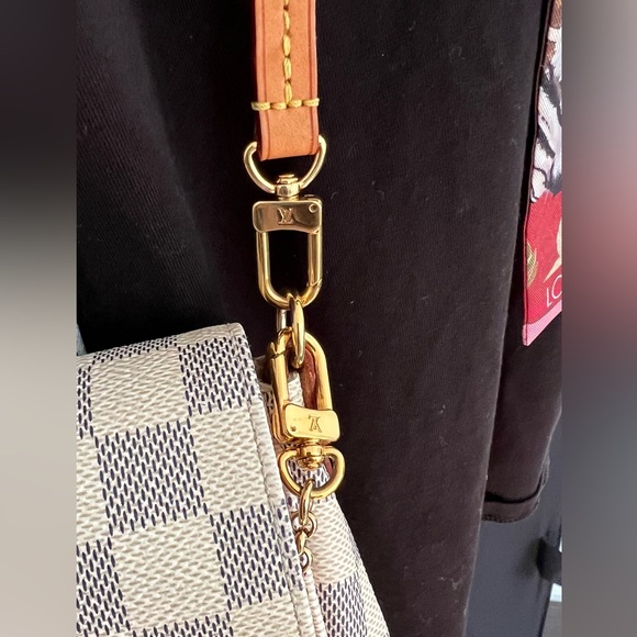 Authentic Louis Vuitton Favorite PM in Damier Azur Canvas - Picture 10 of 16